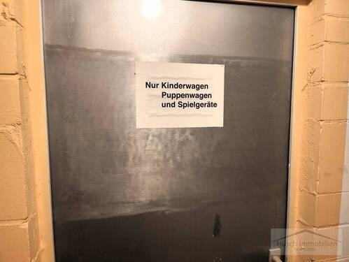 Abstellraum für Kinderwagen oder sonstige Spielgeräte - 