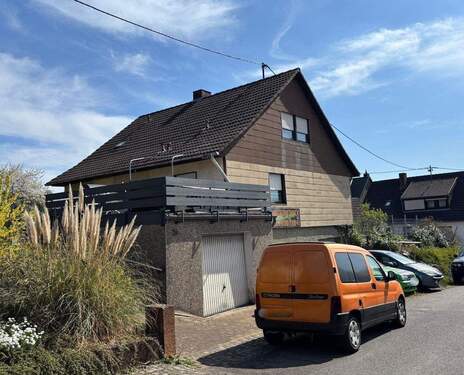 Straßenansicht links - 4 Zimmer Einfamilienhaus in Völklingen