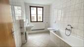 Tageslichtbad mit Wanne - 2 Zimmer Etagenwohnung in Stolpen