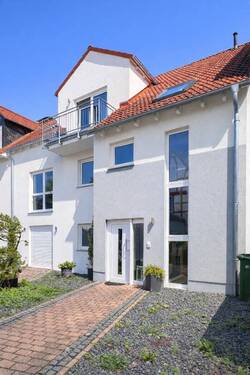 Wohnhaus hinten - 1 Zimmer Mehrfamilienhaus, Wohnhaus zum Kaufen in Bad Vilbel