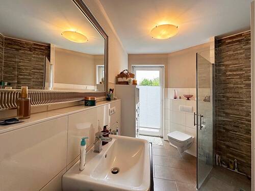 EG Bad mit bodentiefer Dusche - 