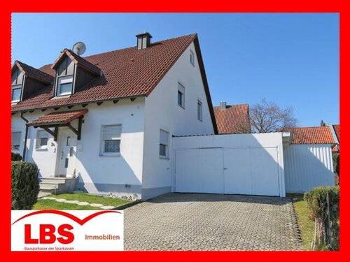 Hausansicht - DHH MIT CARPORT IN ORTSRANDLAGE VON VILSECK-SCHLICHT, BJ 2000, 115 m² WFL, 314m² Grund