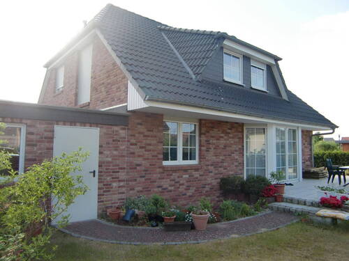 Haus Rückseite - Wohntraum mit Finanzierungsplus: EFH mit Einliegerwohnung in Lüneburg-Oedeme
