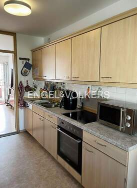 Funktionelle Einbauküche - Helle, großzügige 4,5-Zimmer-ETW mit Fernsicht, Garage, Stellplatz . barrierefrei zugängig und vermietet