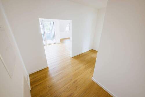 Flur - Etagenwohnung mit 74,00 m&sup2; in BI-Senne zur Miete