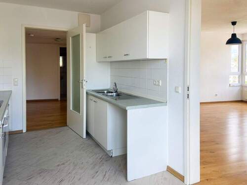 Küche neben Wohnzimmer - 