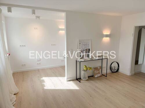 Wohnbereich mit ausreichend Platz für eine offene Küche - 3 Zimmer Etagenwohnung in Tübingen