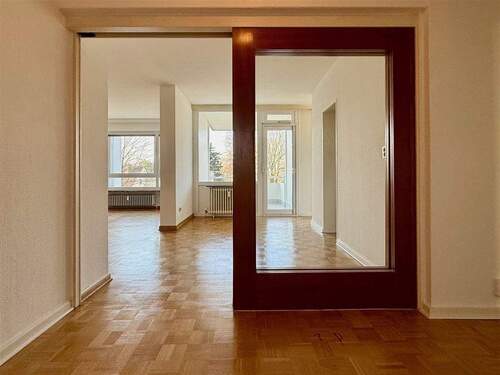 Flur Richtung Wohnbereich - 