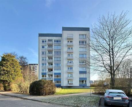 Hausansicht hinten - 5 Zimmer Etagenwohnung zum Kaufen in Heikendorf