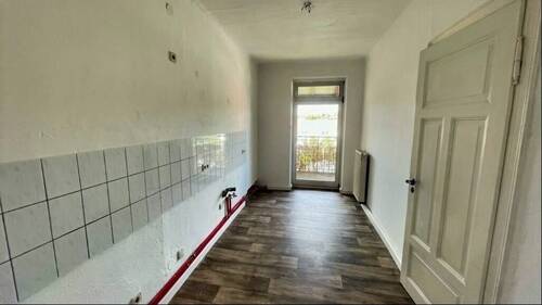 Küche mit Zugang zum Balkon - 
