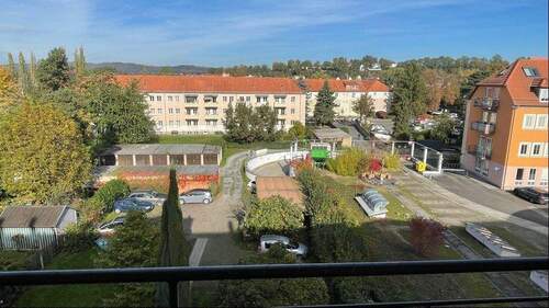 Blick vom Balkon - In zentraler Lage! - 1.000,00&nbsp;EUR Kaltmiete, ca.&nbsp; 106,90&nbsp;m&sup2;&nbsp;Wohnfl&auml;che