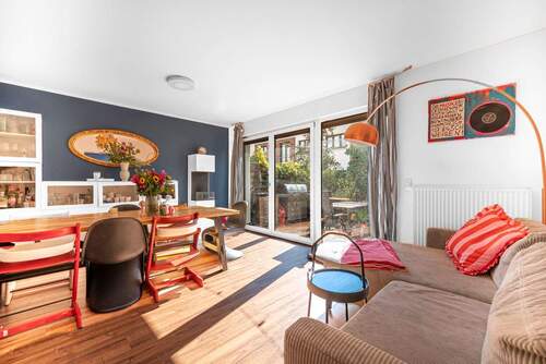 Wohnliche Lounge-Ecke für entspannte Stunden zu Hause - Reihenmittelhaus mit 150,00 m² in Berlin zum Kaufen
