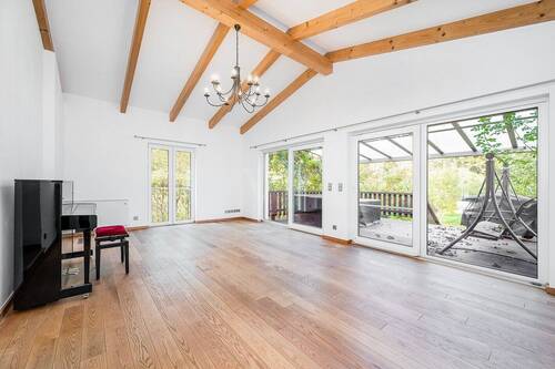 Wohnzimmer - 6 Zimmer Einfamilienhaus zum Kaufen in Berlin / Hermsdorf