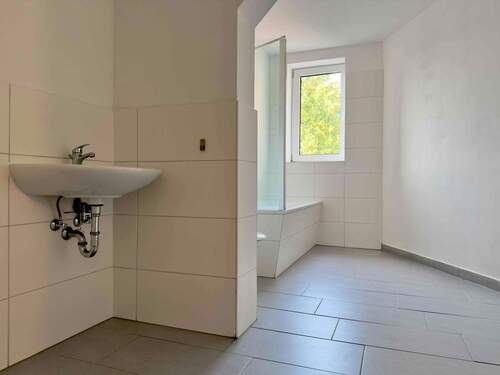 Tageslichtbad mit Wanne - 