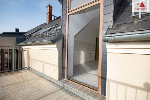 Blick Balkon in Küche - 1 Zimmer Etagenwohnung zur Miete in Chemnitz / Hilbersdorf