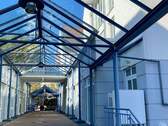 Eingang mit Atrium - 