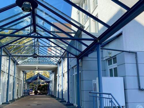 Eingang mit Atrium - 