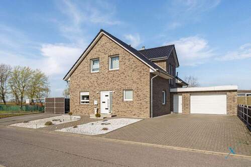 Außenansicht - Einfamilienhaus mit viel Platz, toller Ausstattung und schönen angelegtem Garten in Sackgassenlage