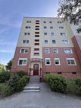 Hausansicht - 4-Zimmer Wohnung provisionsfrei bezugsfrei