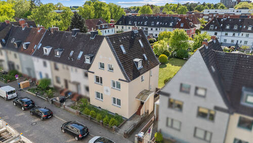 Luftbild - 7 Zimmer Mehrfamilienhaus, Wohnhaus zum Kaufen in Lübeck