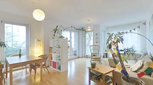 Wohnzimmer mit Balkon - 3,5 Zimmer, großer Südbalkon, Aufzug - Neubau in Heidelberg-Handschuhsheim