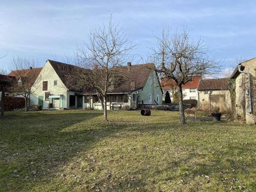 Außenansicht mit Garten - 5 Zimmer Bauernhaus, Landhaus in Aurach