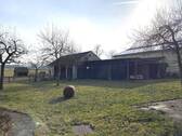 Wiese mit Scheune - 