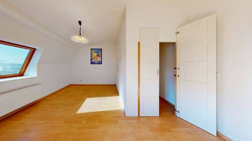 Schlafen 1 mit Ankleide - 3 Zimmer Etagenwohnung in Brandenburg