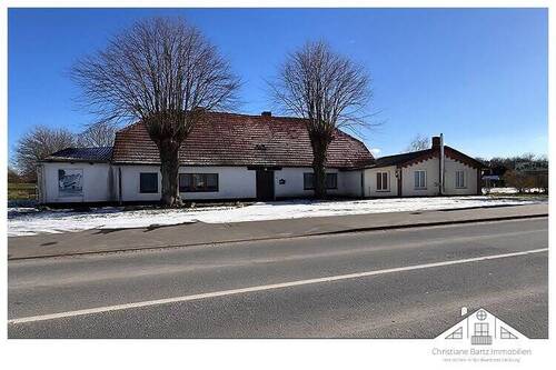 Wohnhaus mit Gastwirtschaft - Wohnhaus mit Gastwirtschaft auf großem Grundstück im Außenbereich zu verkaufen