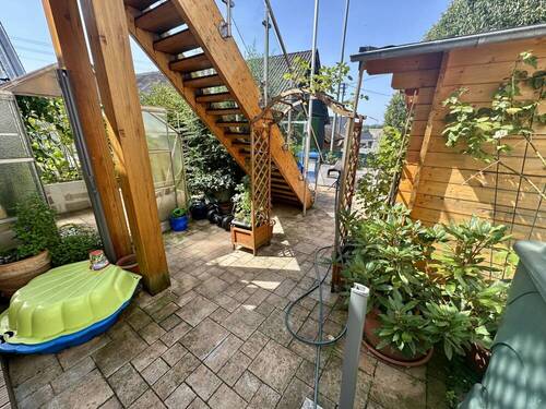 Treppenaufgang von der Terrasse zum Balkon - 