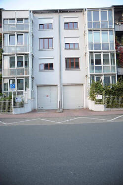 Tiefgarage Ein- und Ausfahrt - 