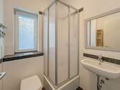 Bad mit Dusche - 