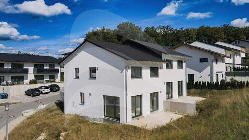 Ansicht - KfW55-Neubau: Moderne, lichtdurchflutete Doppelhaushälfte mit Südgarten