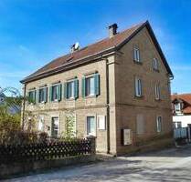 GELEGENHEIT! Vielseitig nutzbares Anwesen mit schmucker Sandsteinfassade und ca. 1.200m² Grund im Ortskern der von Sand a.M.