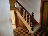 Treppenhaus mit Holztreppe - 