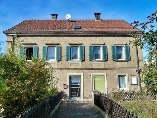 Südansicht der Immobilie - Mehrfamilienhaus, Wohnhaus mit 275,00 m&sup2; in Sand zum Kaufen