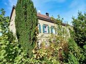 Ansicht mit Vorgarten - 