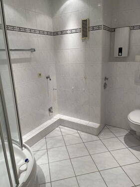 Duschbad mit Waschm.-Anschluss - 2 Zimmer Etagenwohnung in Oststeinbek