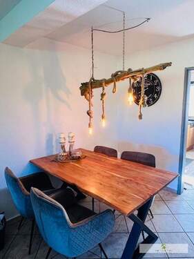 Offenes Esszimmer mit Anbindung zur Küche - 