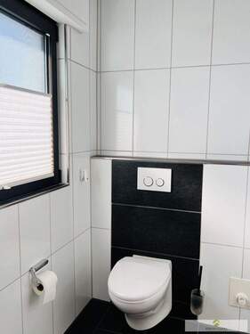 Fortsetzung mit WC: Ihr modernes Tageslicht-Dusch/Wannen-Bad im Obergeschoss - 