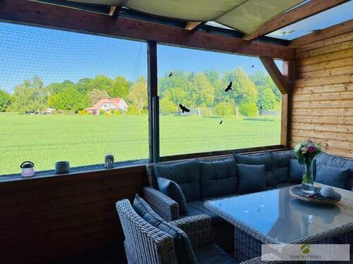 Loggia mit Blick in die angrenzende Natur - 