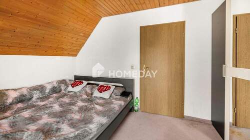 1. OG Schlafzimmer 2 - 