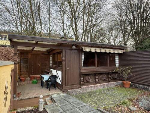 Gartenhaus mit überdachter Terrasse - 
