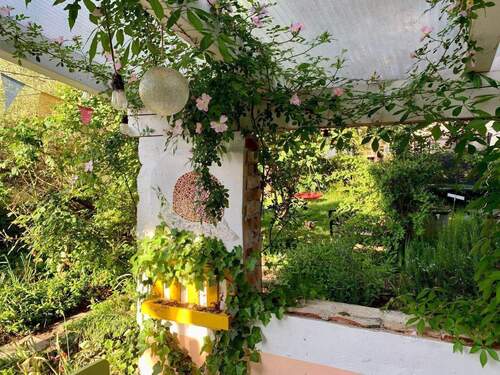 Überdachte, idyllische Terrasse - 7 Zimmer Einfamilienhaus zum Kaufen in Berg (Pfalz)