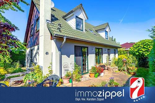 Titel - Modernes EFH in Am Mellensee: 803 m² Grst, 148m² Wfl, 4Zi, blickdichter Garten, Terrasse, Kamin