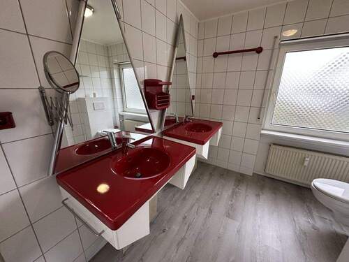 Teilansicht Badezimmer - 2 Zimmer Etagenwohnung in Wirges