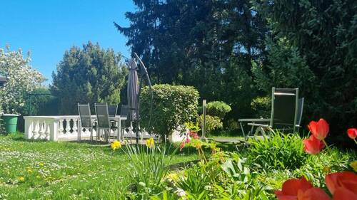 Sitzecke im Garten - 5 Zimmer Doppelhaushälfte zum Kaufen in Dresden