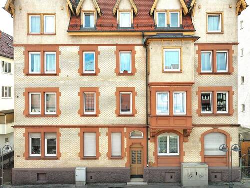 Hausansicht Straßenseite - 5 Zimmer, Hier hat Ihre ganze Familie viel Platz