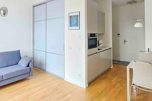 Wohn und Küchenbereich - 1 Zimmer Etagenwohnung zum Kaufen in Berlin