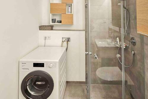 Dusche und Waschmachine - 